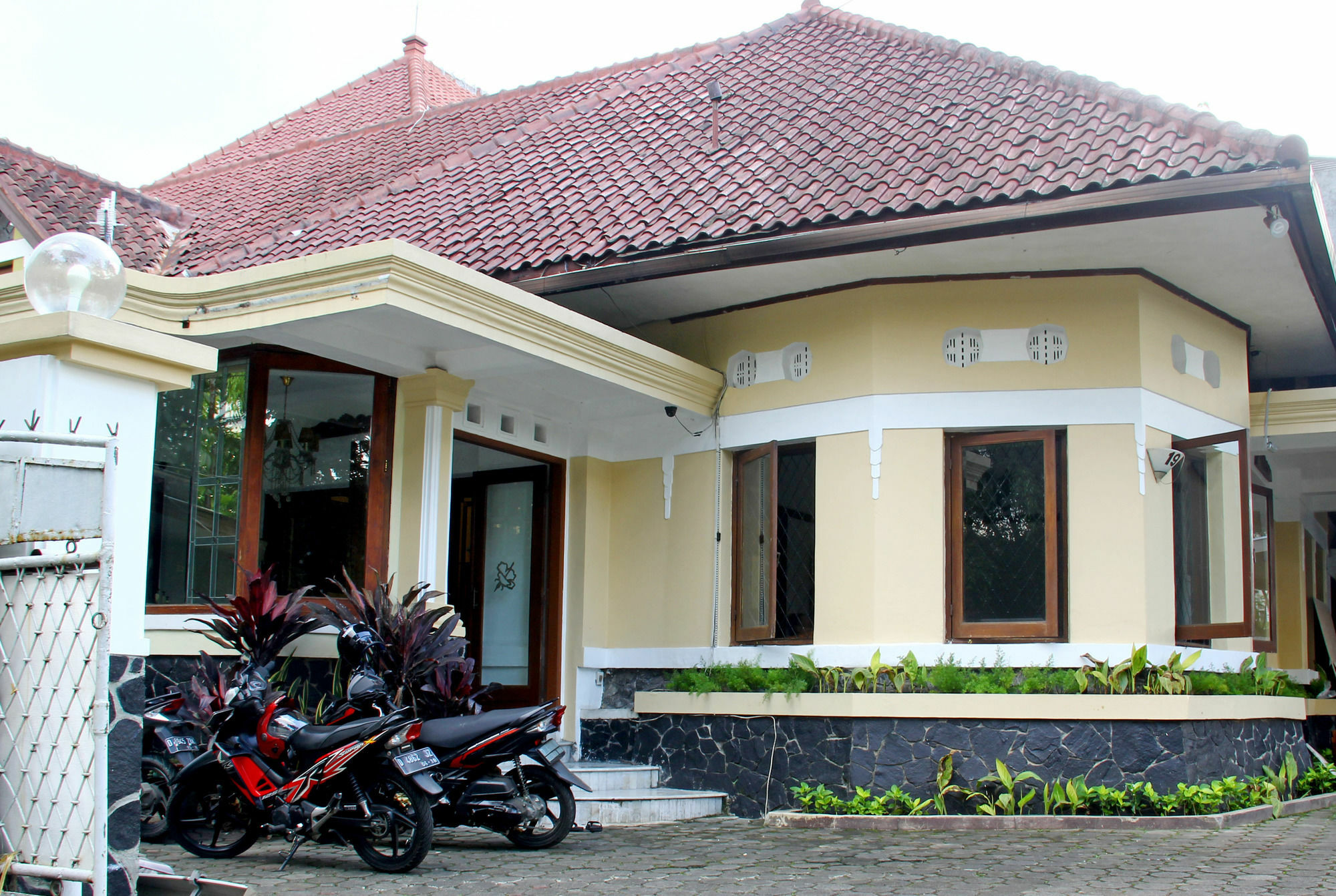 Hotel O Bandung Near Stadion Siliwangi Formerly The Ethnic Hotel Bandung Exterior foto